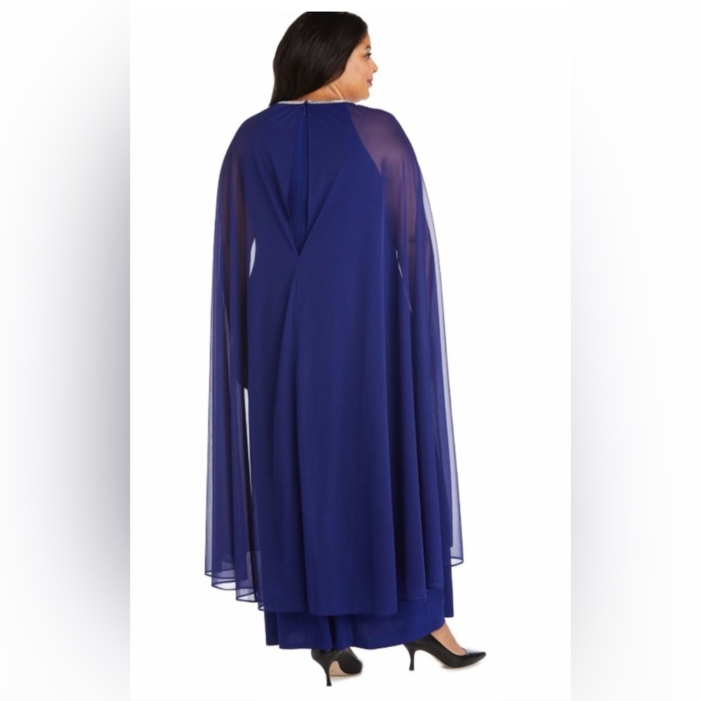 Plus Dress - Picture 8 of 9